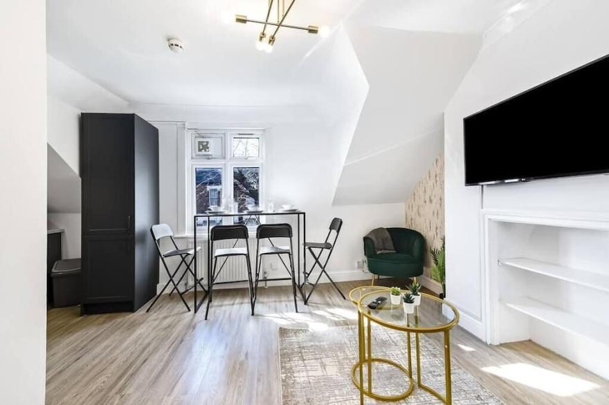 Awesome Loft Flat - Seconds to London’s Best Park!