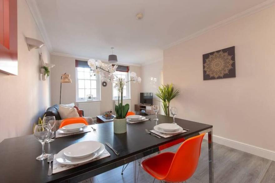Welcoming and Radiant - One Bedroom Apartment in the heart of South