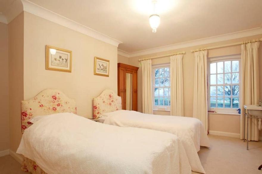 The Wing at Brook Hall, nr York &Leeds #brookhallstays Sleeps 8-16+FREE Hot tub!