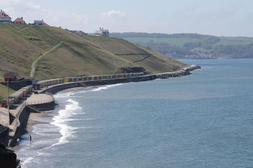 HERONS REACH, pet friendly, with a garden in Whitby