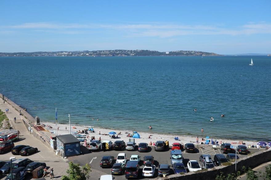 Panoramic Sea View 2 minutes from the Beach and Harbour