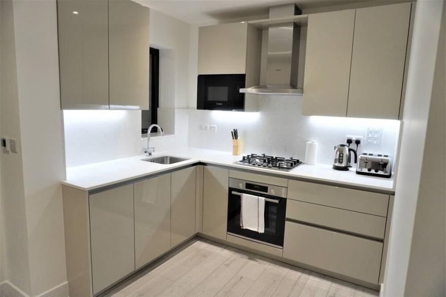 Two Bedroom Luxury Apartment with Garden