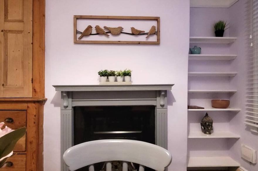 2 Bed Holiday Home with on-street parking and river walks