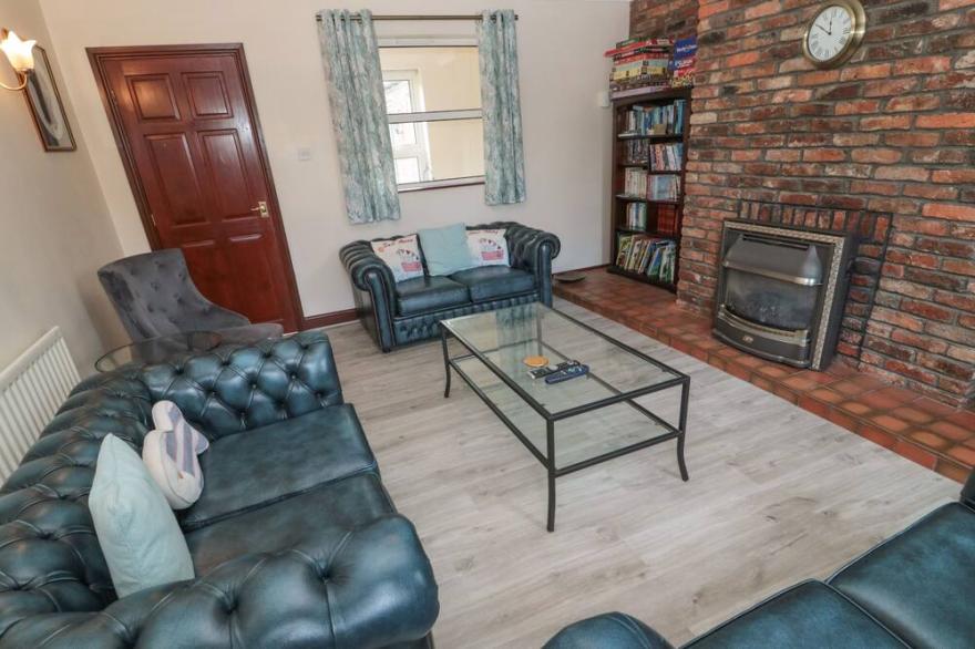 BARNACRE, pet friendly, character holiday cottage in Morpeth