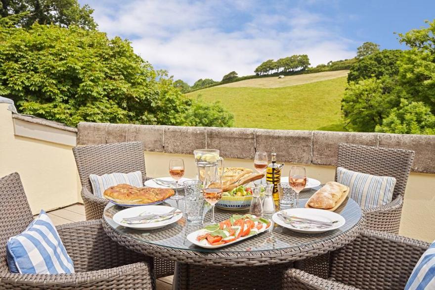 YENNADON COTTAGE, family friendly, with pool in Cornworthy