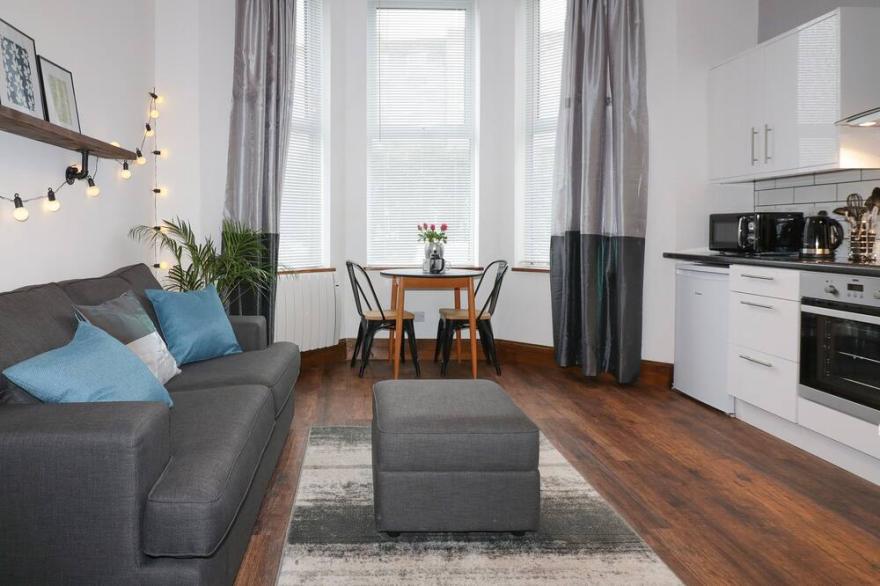 ALBANY, romantic, country holiday cottage in Newquay