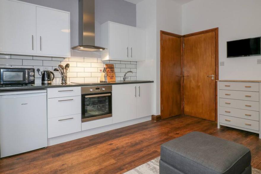 ALBANY, romantic, country holiday cottage in Newquay