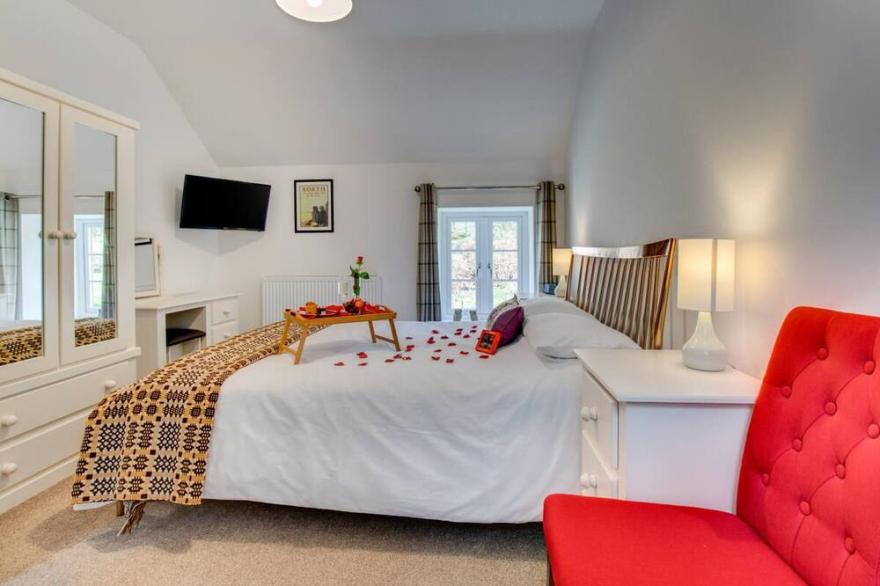 Wisteria Cottage - Bwthyn yr Ardd