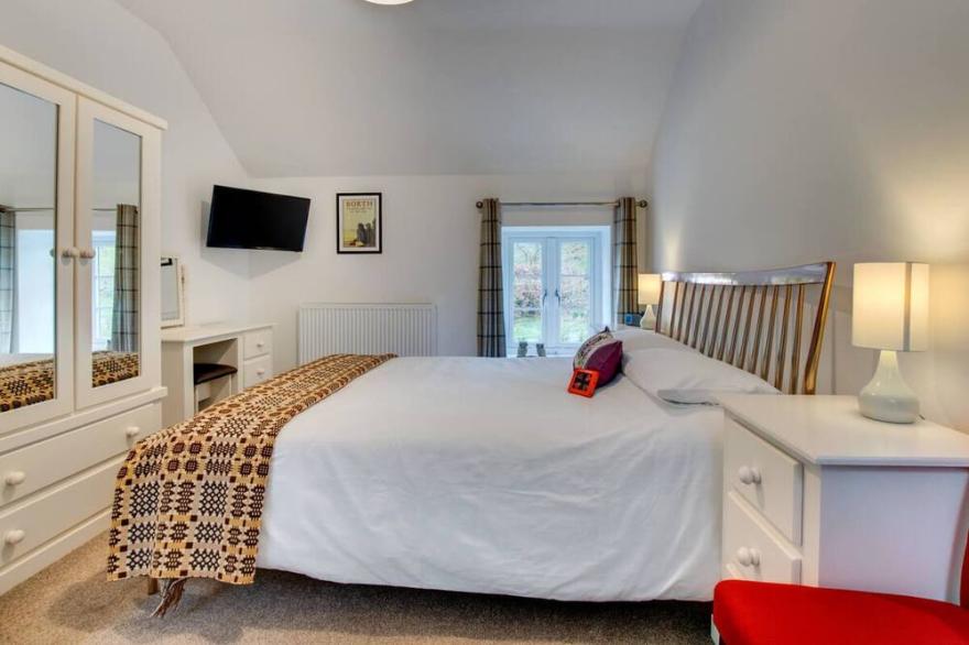 Wisteria Cottage - Bwthyn yr Ardd