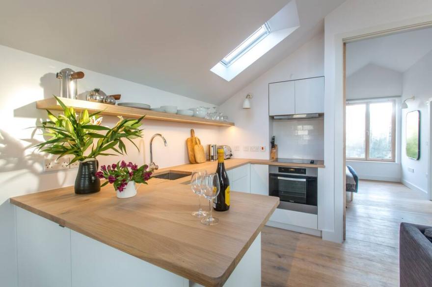 Laurel Studio - sleeps 2 guests  in 1 bedroom