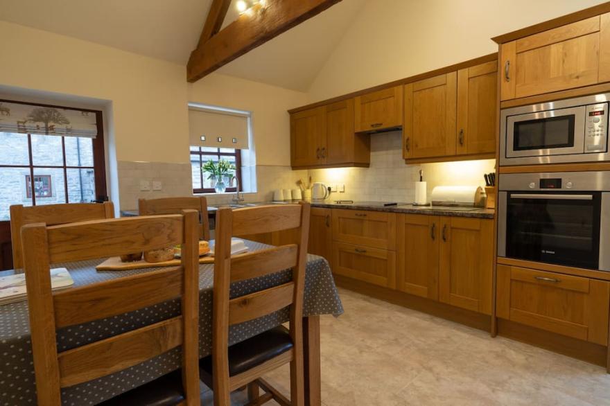 Trail View - Stunning Peak District Cottage for four people