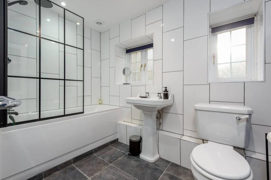 Charming New Forest Cottage. Sleeps 4. Minutes from the New Forest and ocean