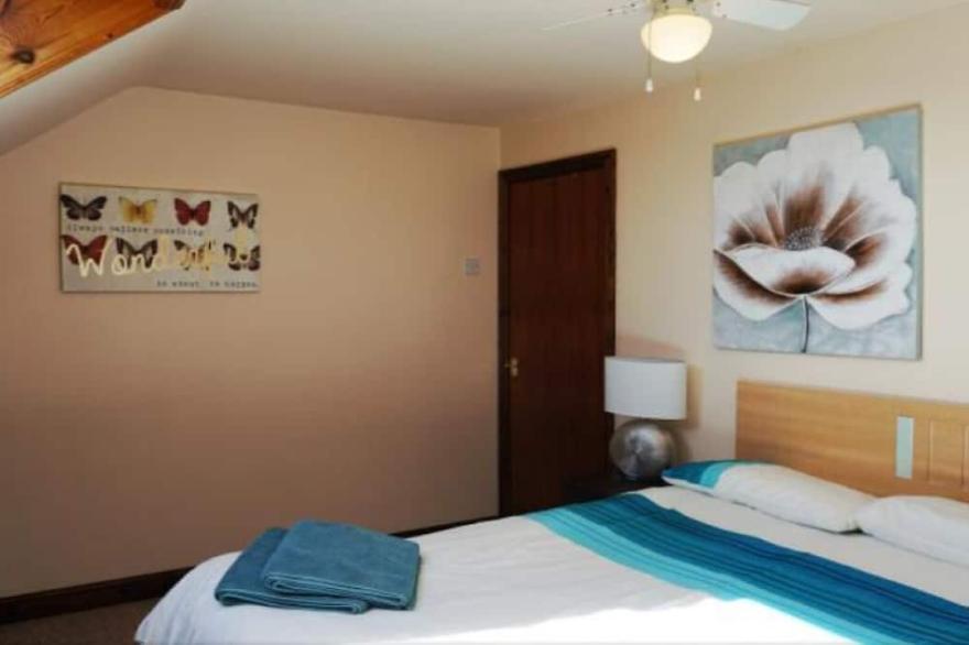 Peaceful and Relaxed Country Getaway in a quiet village with all amenities