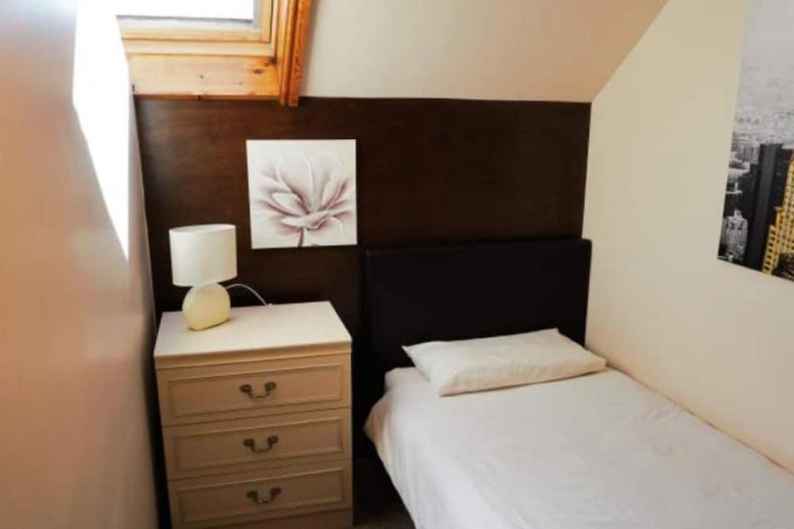 Peaceful and Relaxed Country Getaway in a quiet village with all amenities