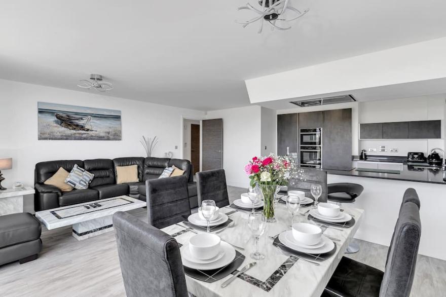 A luxury 2nd floor apartment overlooking Tenby’s south beach in Pembrokeshire