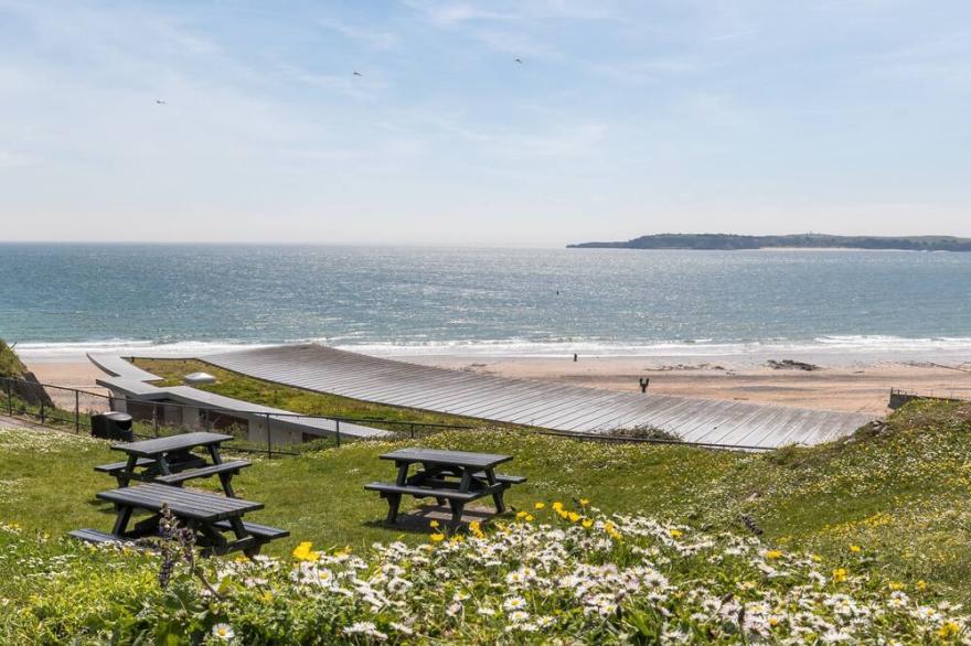 A luxury dog-friendly, Penthouse Suite situated within modern apartment complex, South Beach, Tenby