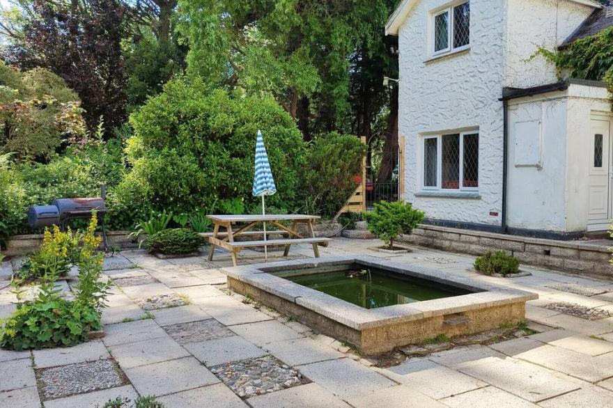 Croft Cottage is a cosy one bed property less than 10 minutes from the beach