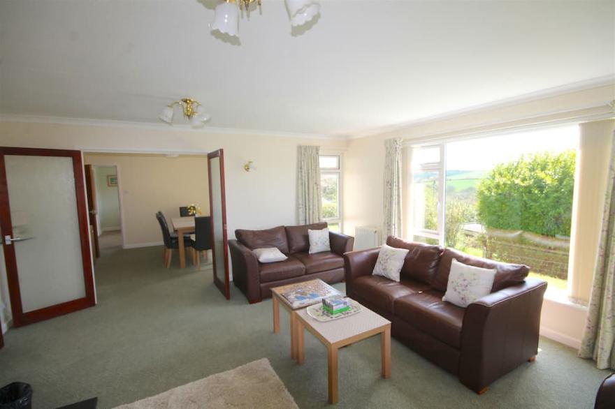 Newquay Bungalow Lovely location Nr  all amenities with parking,  wifi sleeps 9