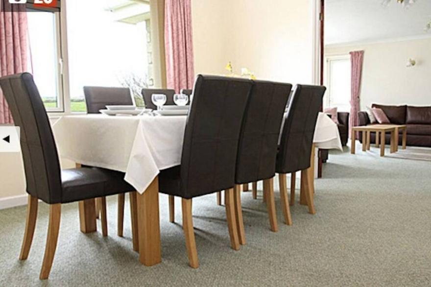 Newquay Bungalow Lovely location Nr  all amenities with parking,  wifi sleeps 9
