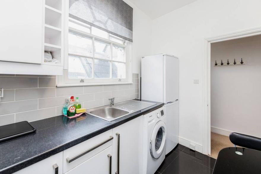 3 bedroom house close to london eye westminster big ben within walking distance