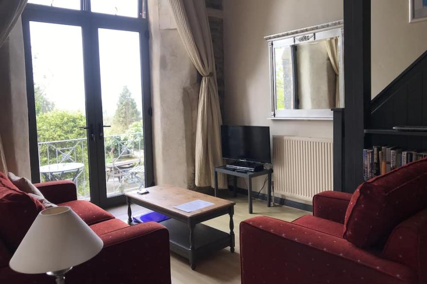Cosy chapel cottage at quiet Peregrine Hall, ideal for social distancing.