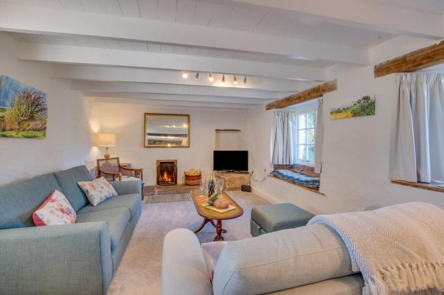The Old Farmhouse - Four Bedroom House, Sleeps 6