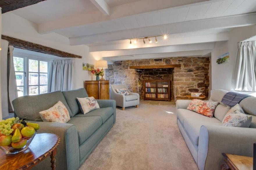 The Old Farmhouse - Four Bedroom House, Sleeps 6