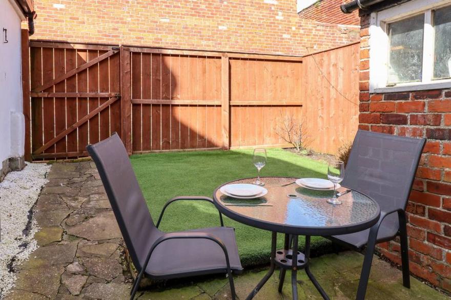 LUCY'S RETREAT, pet friendly, with a garden in Bridlington