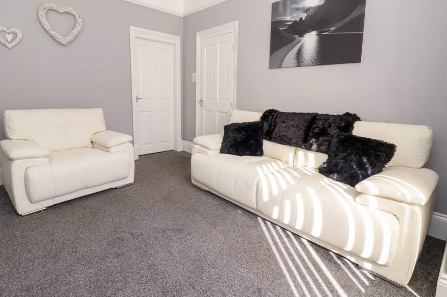 LUCY'S RETREAT, pet friendly, with a garden in Bridlington