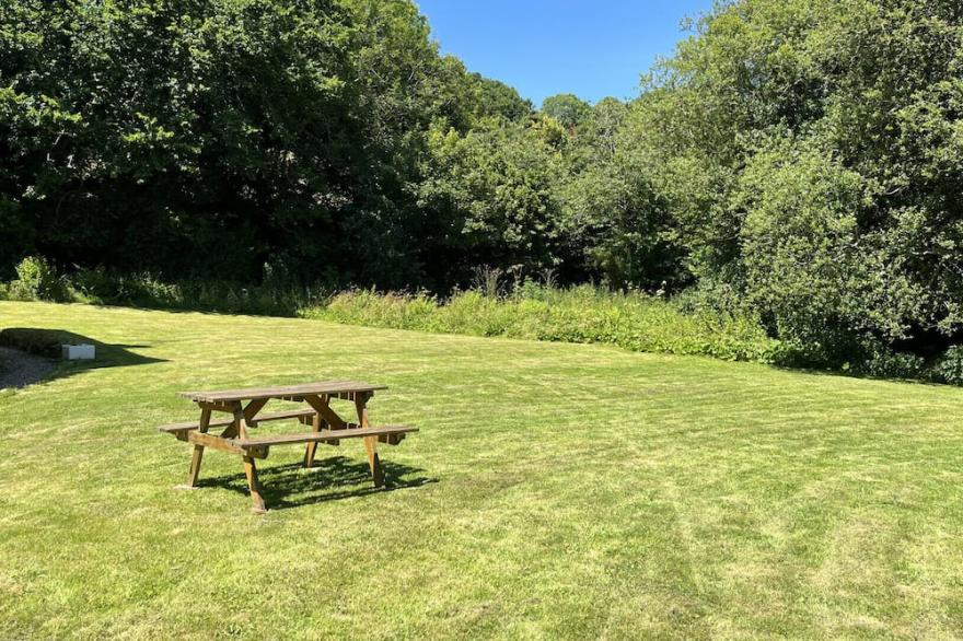 Mill House is a delightful and very pretty property located on a creek within a short drive of Fowey