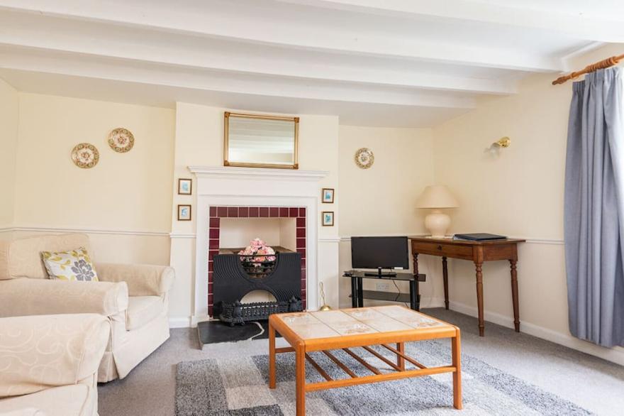 Mill House is a delightful and very pretty property located on a creek within a short drive of Fowey