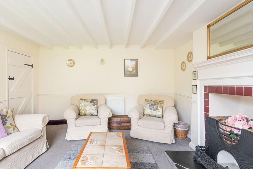 Mill House is a delightful and very pretty property located on a creek within a short drive of Fowey