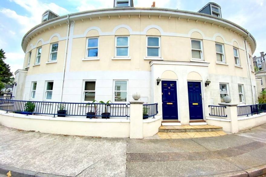 Lisburne Place Luxury Town House - sleeps up to 6 in three bedrooms. Two bathrooms.