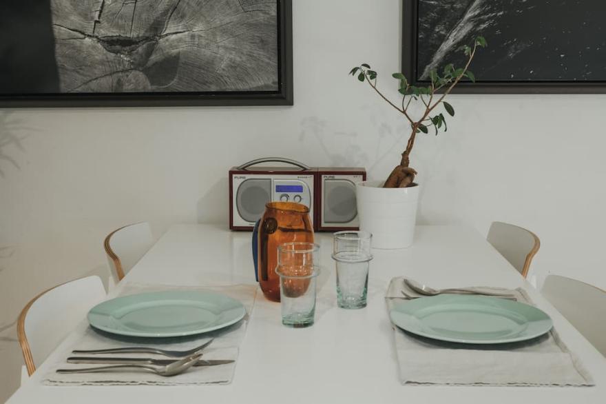 Stylish Central London Flat with balcony and swimming pool