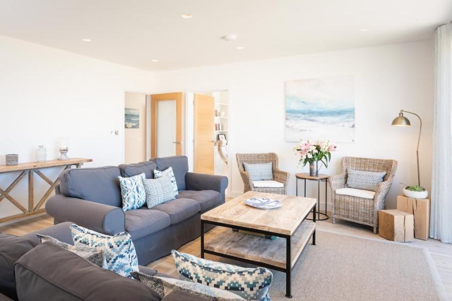 Brand New Luxury villa on Treyarnon Beach sleeps 8, Dog Friendly