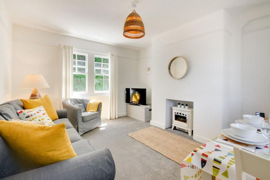 Gweny B's - Two Bedroom House, Sleeps 4