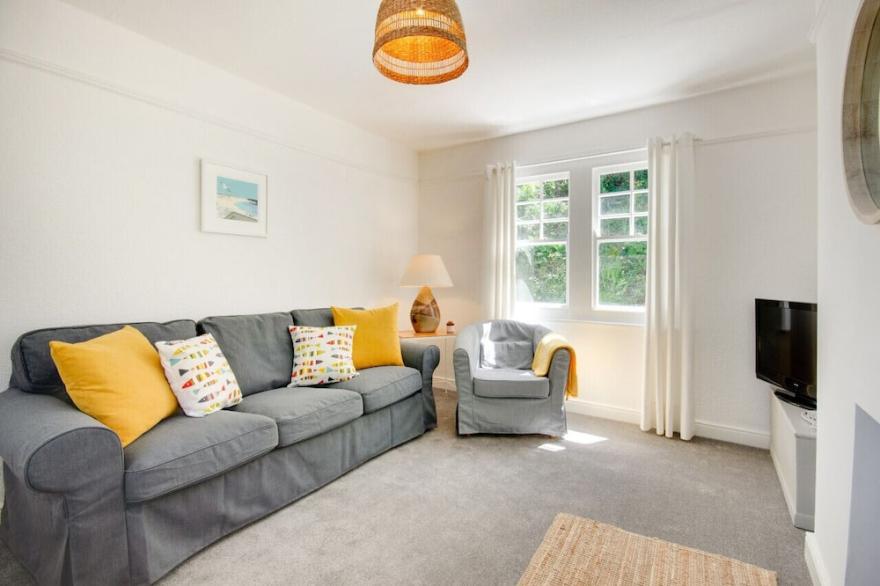 Gweny B's - Two Bedroom House, Sleeps 4