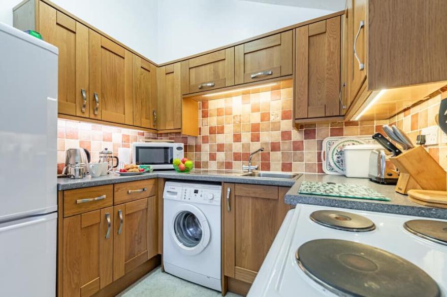 Driftwood Cottage - Three Bedroom House, Sleeps 5