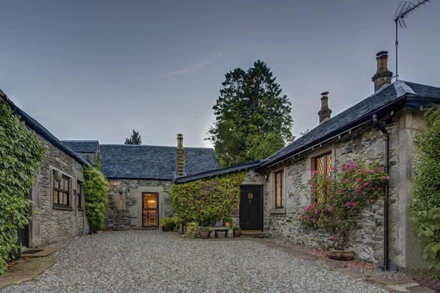 5 Star Holiday Let Located In Historic Luss