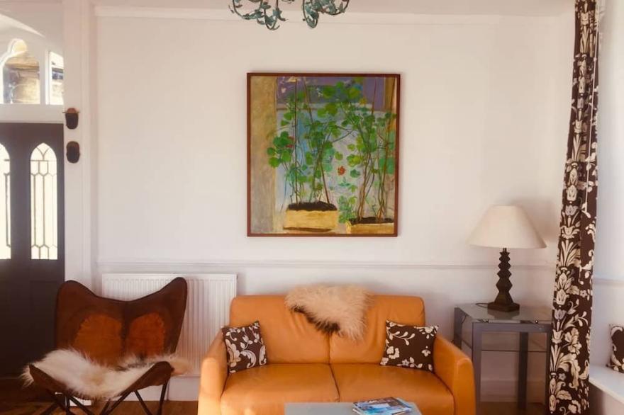 Little Peregrine, an Idyllic quiet cottage at Peregrine Hall.
