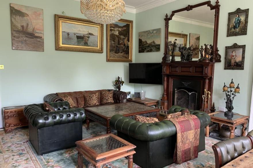 Luxurious Apartment in Historic Mansion - Sleeps 7