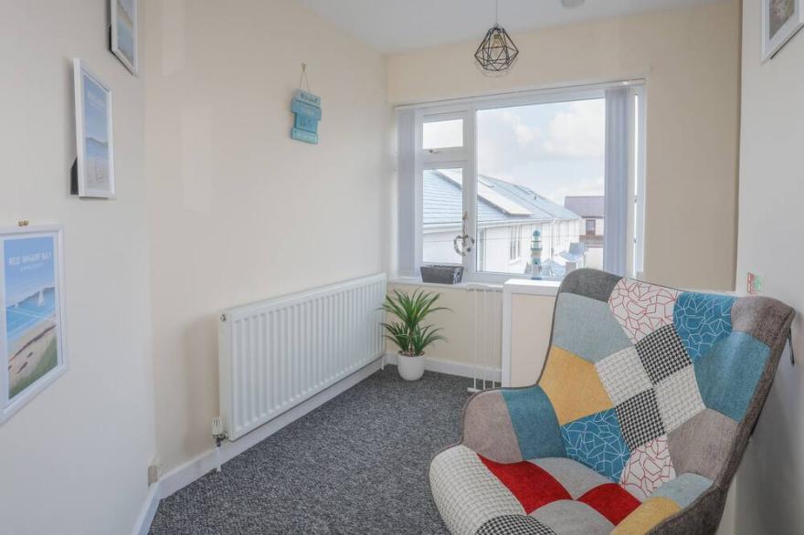COASTAL CAFE APARTMENT, pet friendly in Moelfre