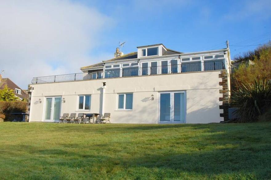 Atlantic View, a sleeps 6 home near the beach at Mawgan Porth