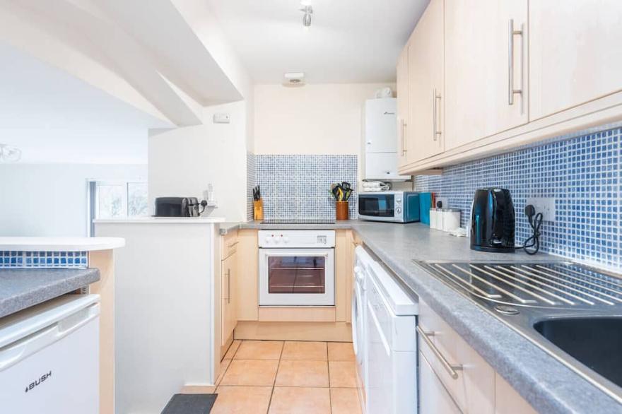 Atlantic View, a sleeps 6 home near the beach at Mawgan Porth