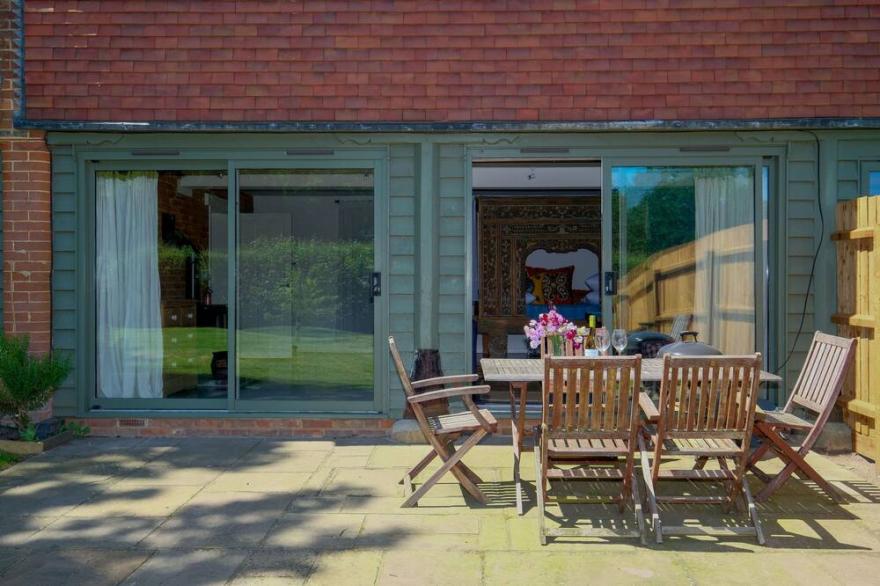 The Dairy Cottage - sleeps 2 guests  in 1 bedroom