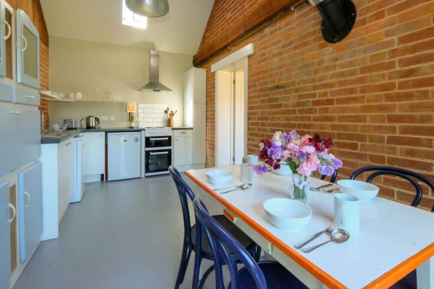 The Dairy Cottage - sleeps 2 guests  in 1 bedroom