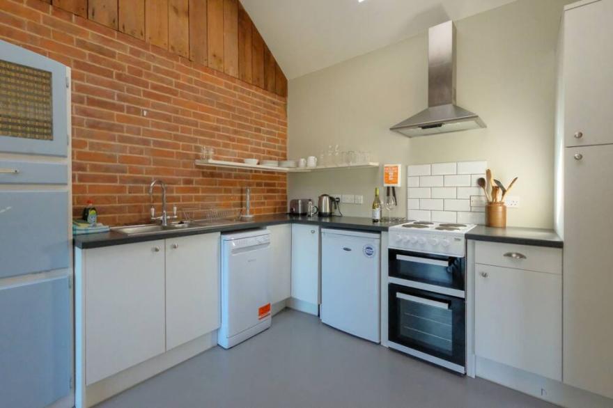 The Dairy Cottage - sleeps 2 guests  in 1 bedroom