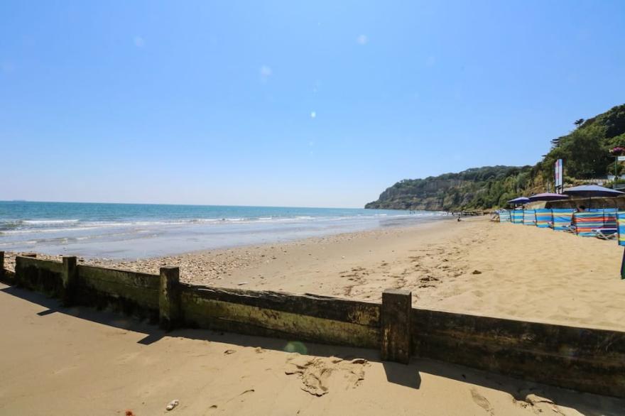 MAY COTTAGE, pet friendly, country holiday cottage in Shanklin