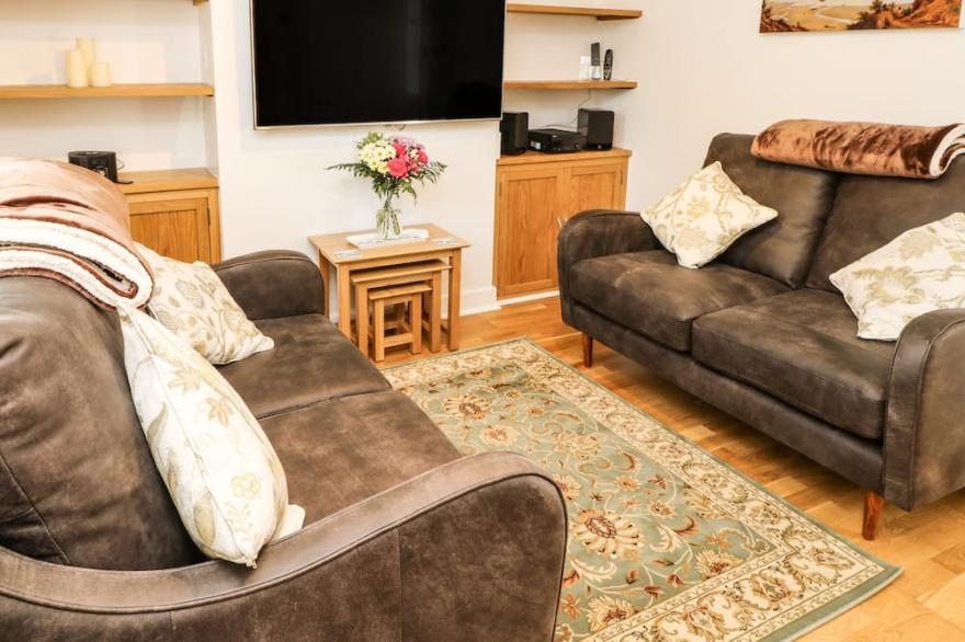 MAY COTTAGE, pet friendly, country holiday cottage in Shanklin