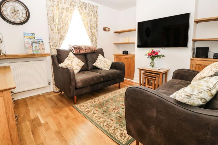 MAY COTTAGE, pet friendly, country holiday cottage in Shanklin
